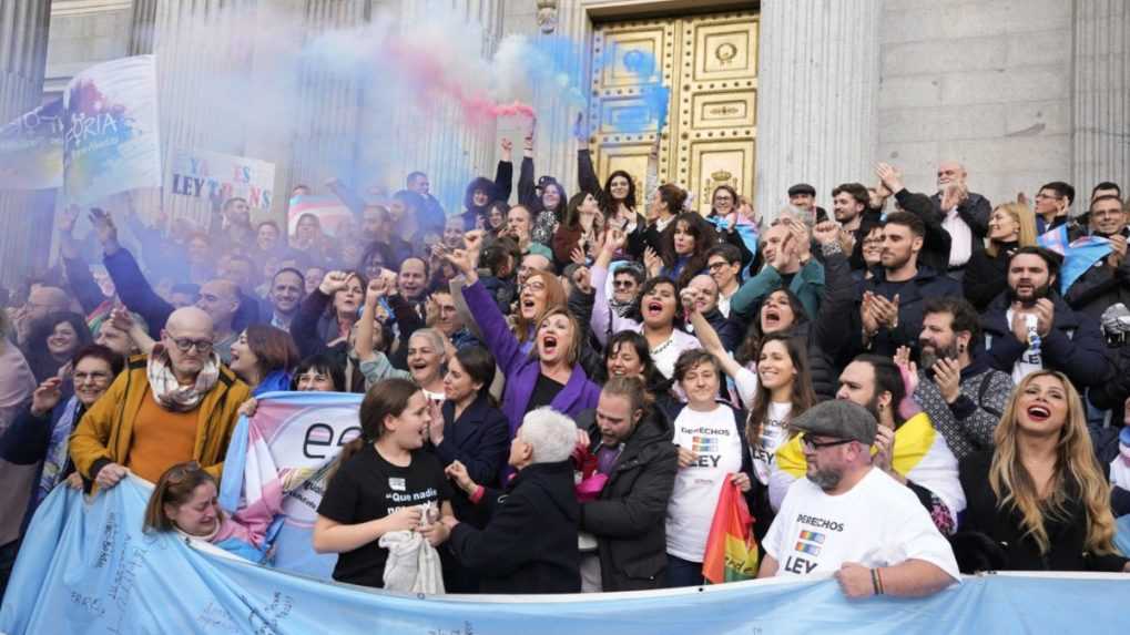 Španielski poslanci schválili úradnú zmenu pohlavia