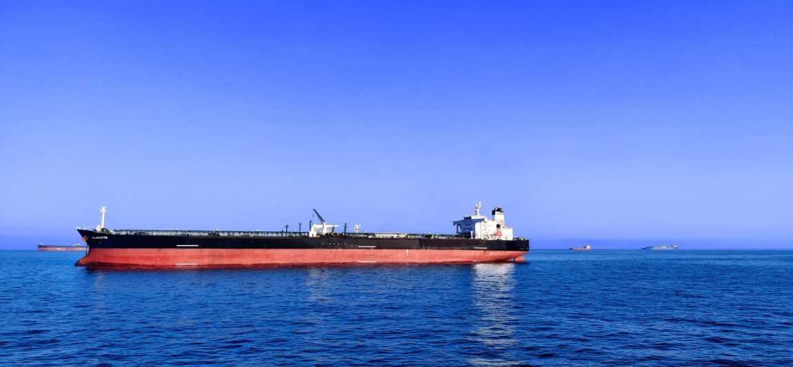 tanker prevážajúci ropu