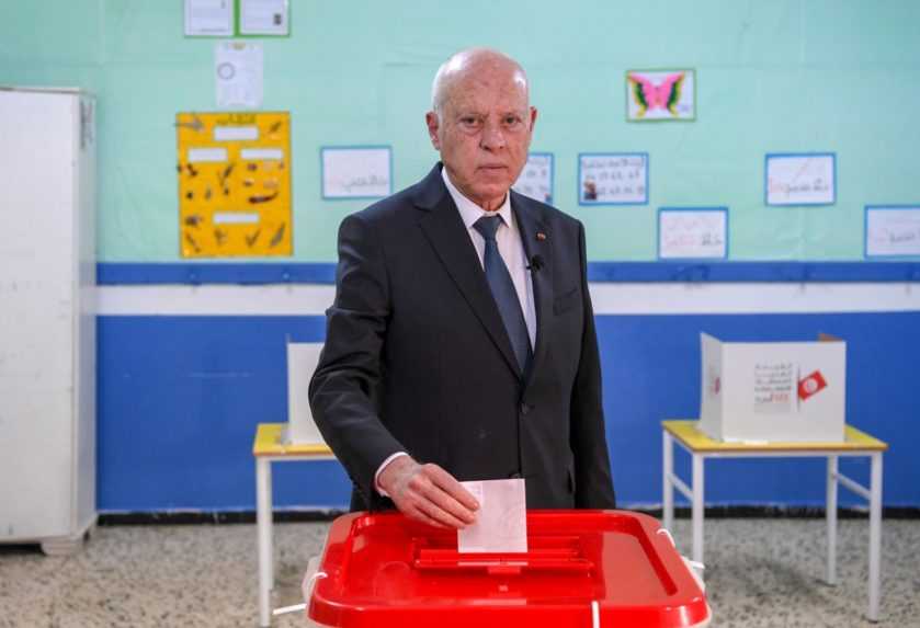 Účasť v tuniských parlamentných voľbách neprekročila ani deväť percent