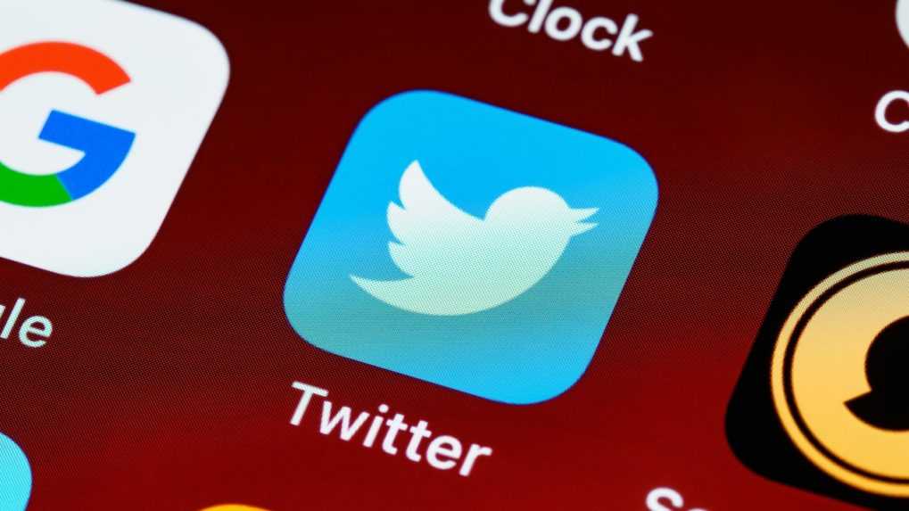 Nové Twitter Files poukazujú na relatívne hlbokú spoluprácu Twitteru a FBI