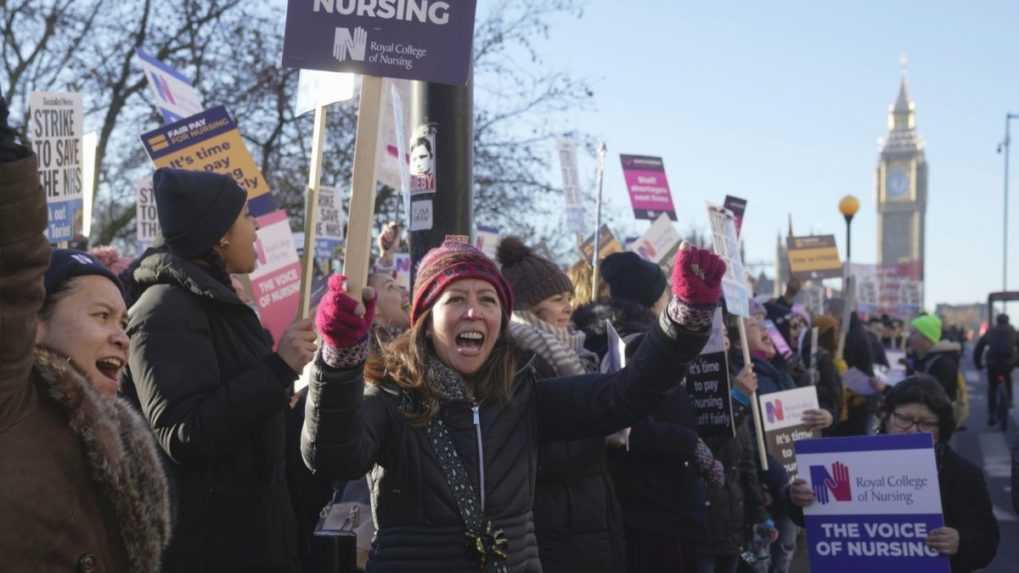 V Británii štrajkuje 100 000 zdravotných sestier za vyššie platy