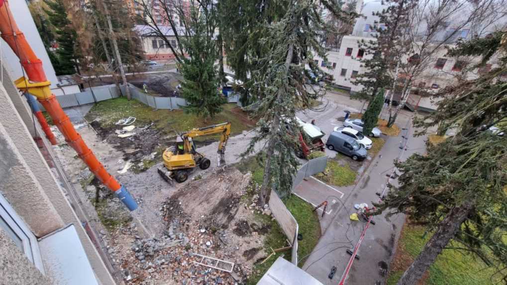 Zhorenú časť vojenskej nemocnice v Ružomberku by mali zrekonštruovať do konca roka 2023