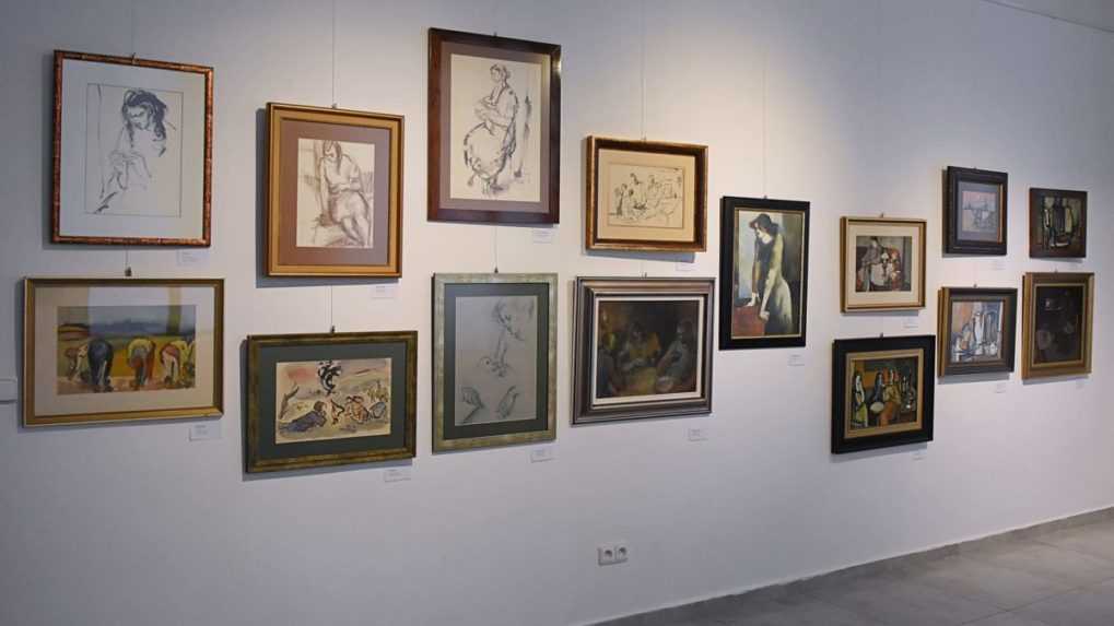 Na snímke obrazy zo súkromnej zbierky vystavené počas otvorenia výstavy Vincent Hložník - Strhujúce príbehy.