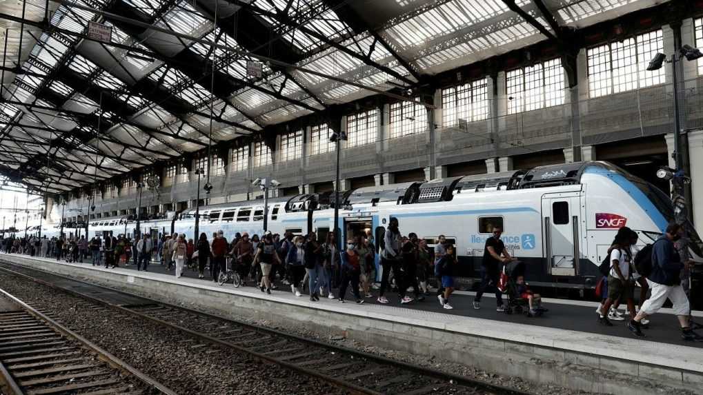 Francúzi majú problém dostať sa vlakom na vianočné sviatky za blízkymi