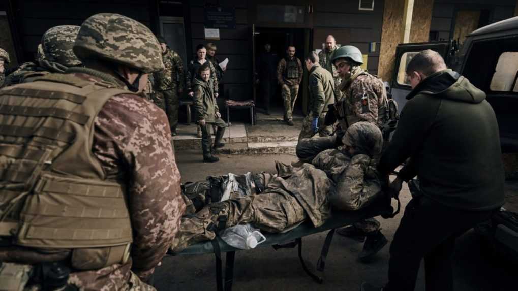 Ukrajinský vojak: Mŕtvych v Soledare už nikto nepočíta