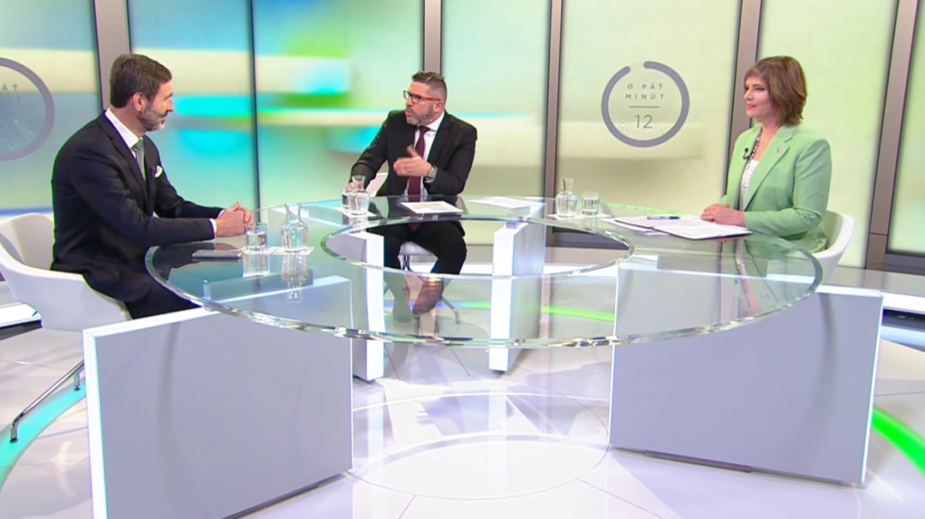 Hosťami politickej diskusnej relácie RTVS O 5 minút 12 boli Juraj Blanár (vľavo) a Veronika Remišová.