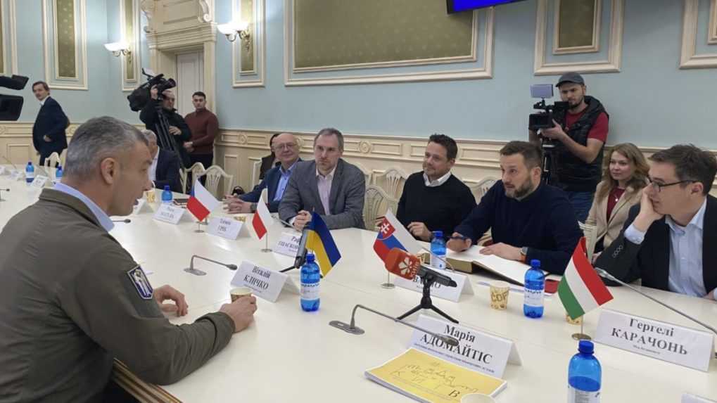 Vallo a primátori ďalších hlavných miest V4 navštívili Kyjev