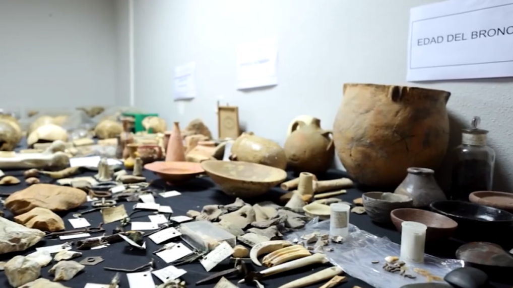Španielska polícia objavila nelegálne zbierky s 350 archeologickými artefaktmi