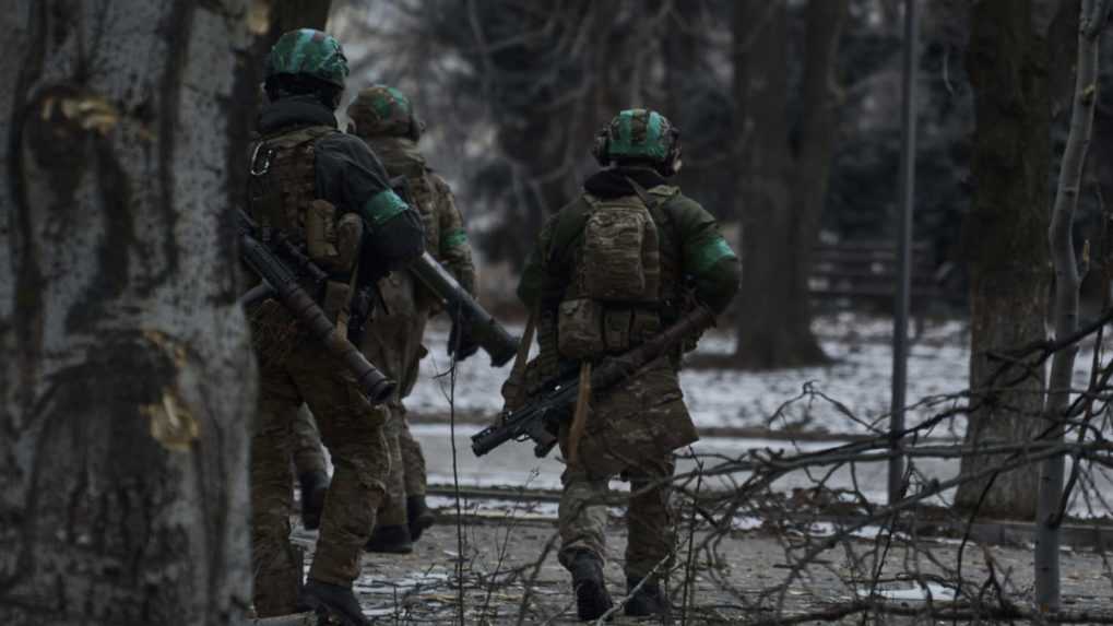 Ruské jednotky pokračujú v útoku pri Bachmute