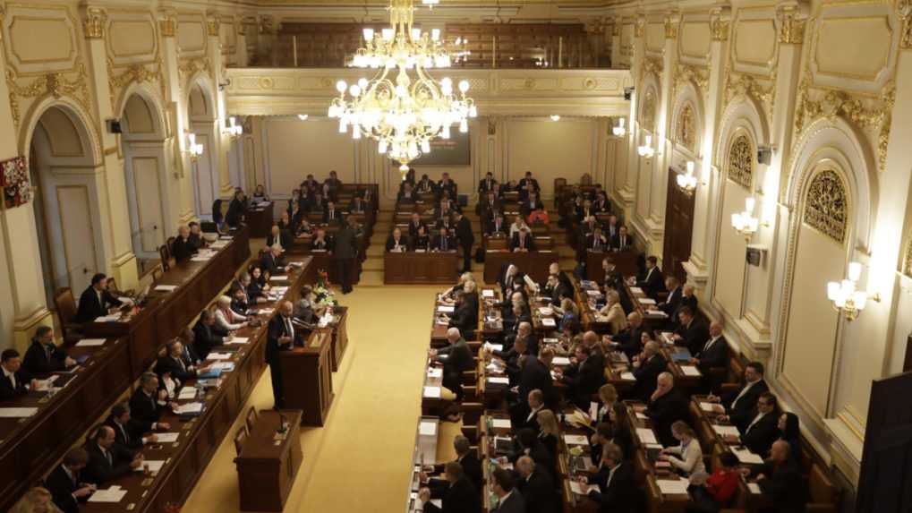 Česká Poslanecká snemovňa bude hlasovať o vyslovení nedôvery vláde