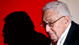 Na archívnej snímke bývalý americký minster zahraničných vecí Henry Kissinger.