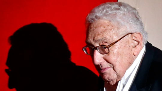 Na archívnej snímke bývalý americký minster zahraničných vecí Henry Kissinger.