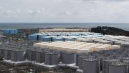 Nádrž, v ktorých sa skladuje upravená, ale stále rádioaktívna voda, ktorá bola použitá na chladenie vyhoreného paliva v jadrovej elektrárni Fukušima.