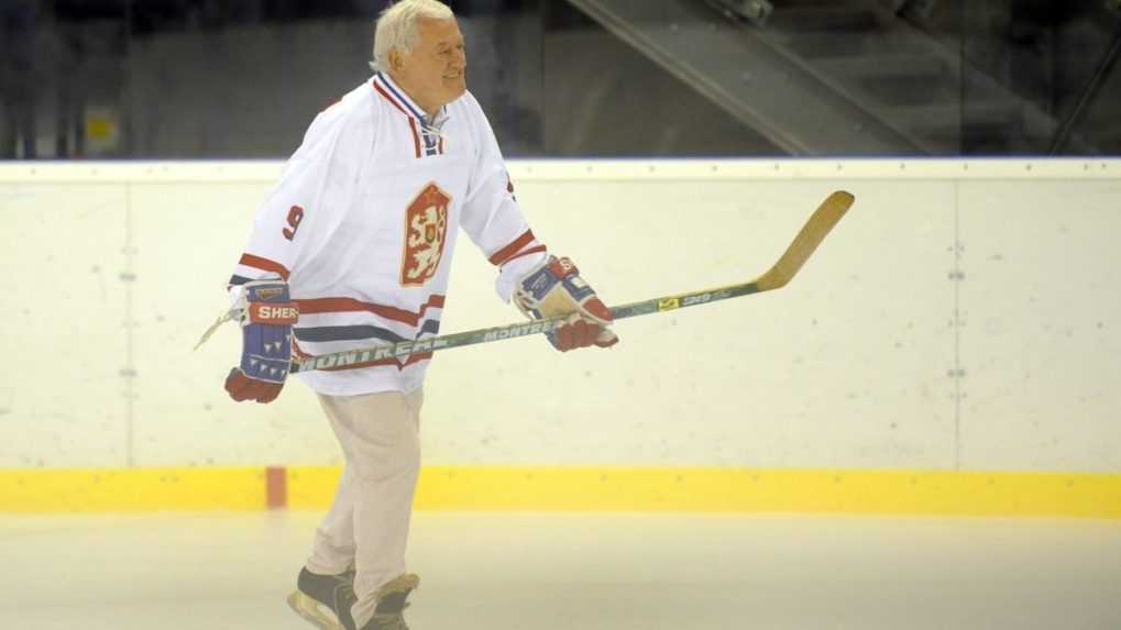 Na snímke hokejová legenda Jozef Golonka.