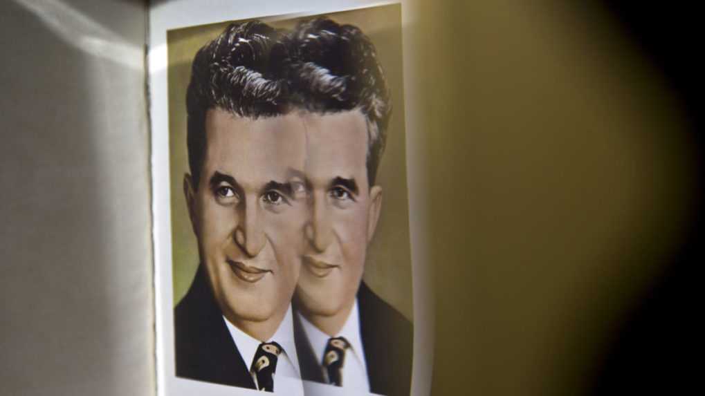 Rumunského diktátora Ceaušescua popravili spolu s jeho ženou