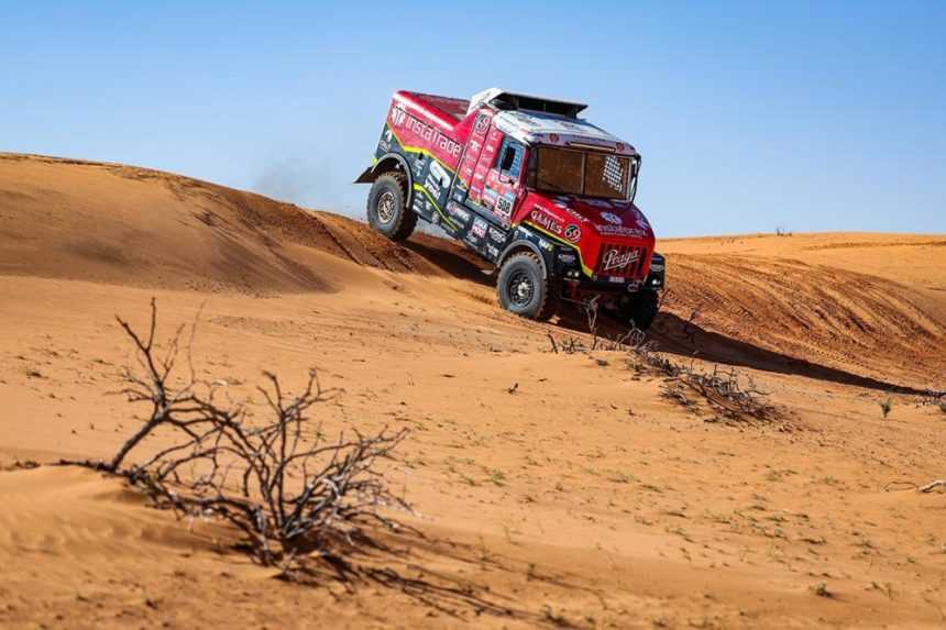 Na Rely Dakar zomrel fanúšik po zrážke s kamiónom českého pretekára