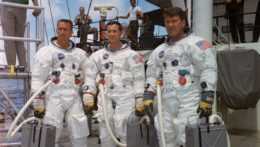 Na snímke posádka vesmírnej lode Apollo 7. Zľava Walter Cunningham, Don Eisele a Walter Schilla.
