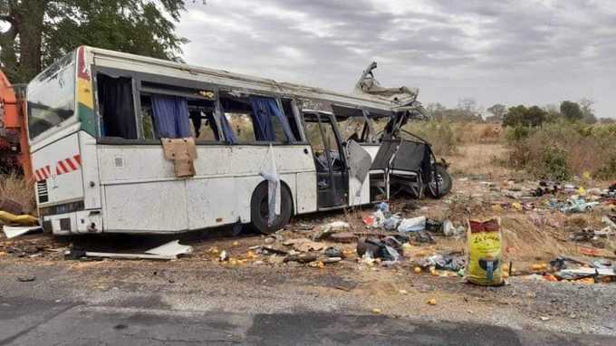 Pri zrážke autobusu s kamiónom v Senegale zahynulo 19 ľudí