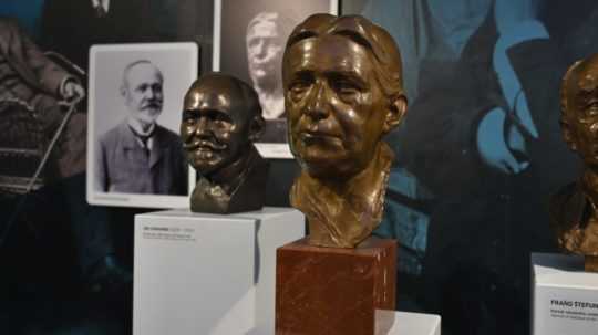 Busta Jána Koniarka na stálej výstave v Galérii Jána Koniarka v Trnave.