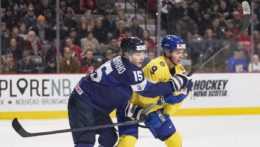 Zápas Fínska proti Švédsku na juniorských majstrovstvách sveta v hokeji.