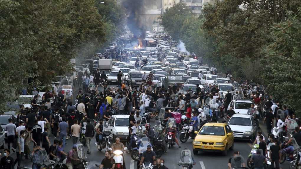 Protivládne protesty v Iráne si vyžiadali už 522 životov
