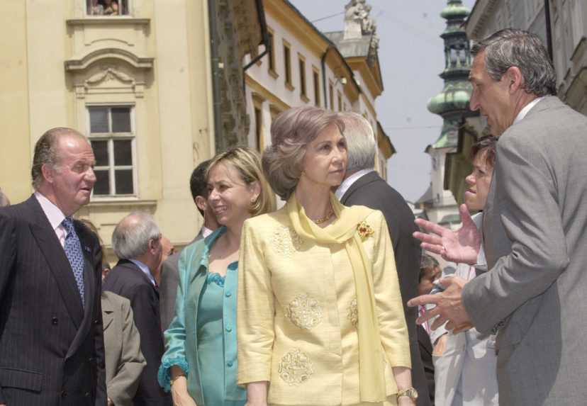 Juan Carlos I. s manželkou Sofiou venovali poludnie 3. júla 2002 prechádzke po historickej časti bratislavského Starého Mesta.