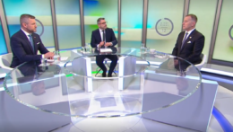 Hosťami politickej diskusnej relácie RTVS O 5 minút 12 boli Peter Pellegrini (vľavo) a Boris Kollár.