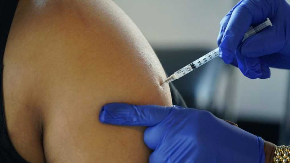 Súvislosť medzi mŕtvicou a vakcínou proti covidu? Úrady v USA to preverujú