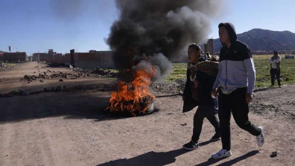 Prezidentka Peru sa ospravedlnila za smrť desiatok ľudí, odstúpiť sa nechystá