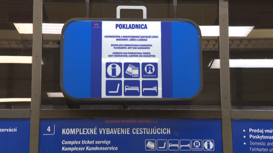 Na ilustračnej snímke pokladnica na Hlavnej stanici v Bratislave.