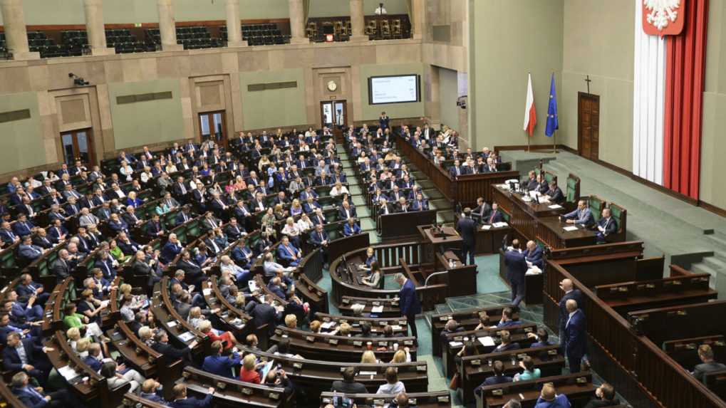 Poľský Sejm prijal zákon, vďaka ktorému EÚ podľa Varšavy uvoľní peniaze z plánu obnovy