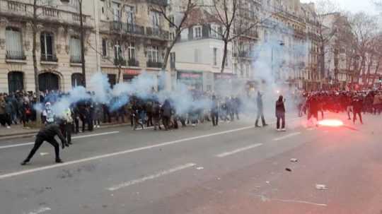 Protest proti dôchodkovej reforme vo Francúzsku.