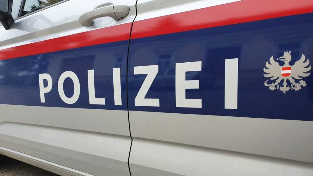 Rakúska polícia našla v pivnici rodinu so šiestimi deťmi