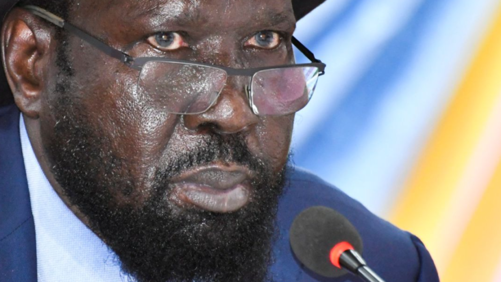 V Južnom Sudáne zadržali novinárov pre video, na ktorom sa pomočil prezident