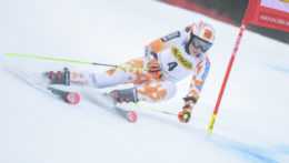 Na snímke slovenská lyžiarka Petra Vlhová v 1. kole v obrovskom slalome žien Svetového pohára v alpskom lyžovaní v slovinskej Kranjskej Gore.