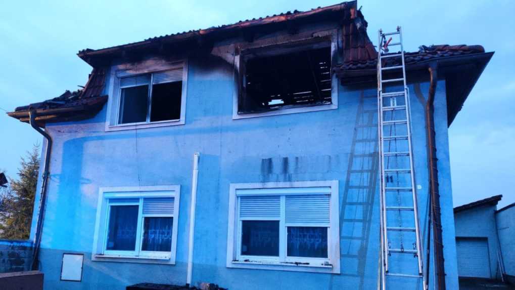 Dve obete a škoda na majetku 100-tisíc eur: Pri Senci horel rodinný dom