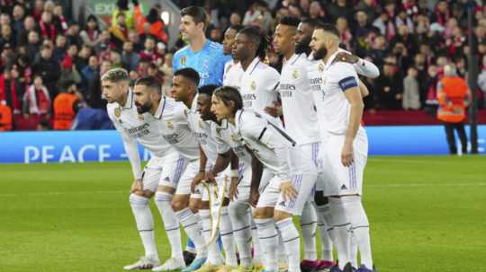 Na snímke hráči Realu Madrid pózujú pre skupinovú fotografiu.