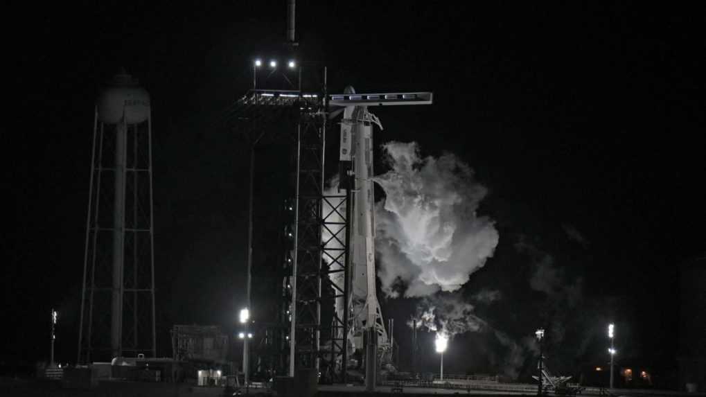 NASA a SpaceX na poslednú chvíľu odložili štart rakety Falcon 9