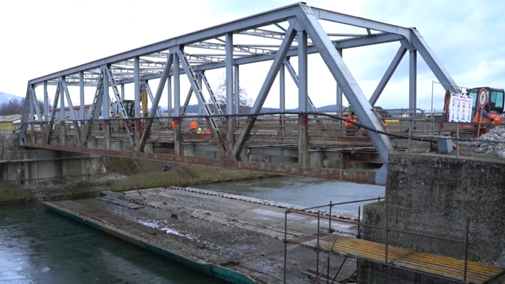 Na Považí budujú most, ktorý bol zatvorený štyri roky