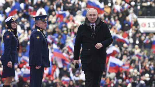 Na snímke ruský prezident Vladimir Putin prichádza na koncert Sláva obrancom vlasti deň pred štátnym sviatkom Dňa obrancov vlasti.