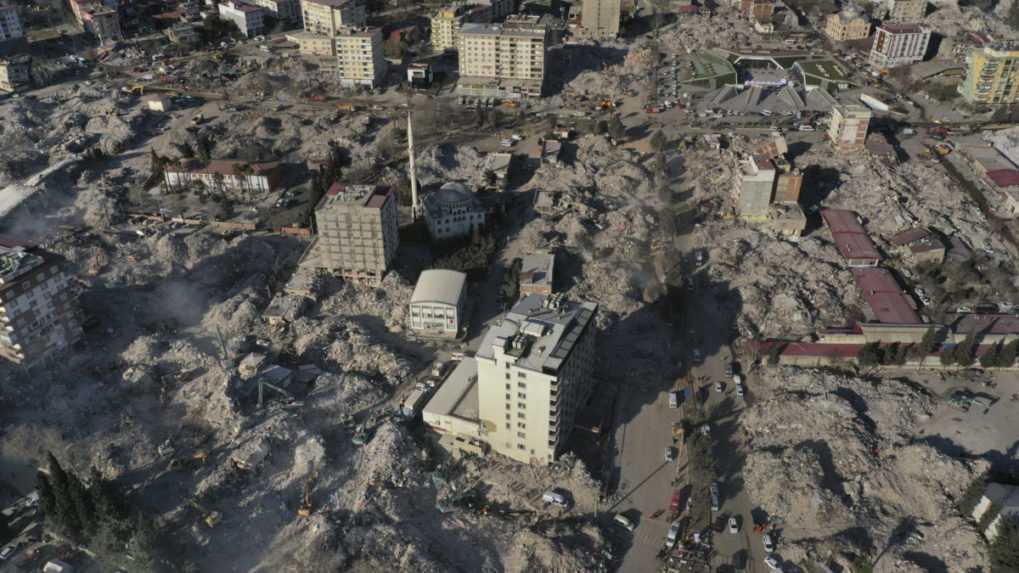Počet obetí zemetrasenia v Turecku a v Sýrii presiahol 42 000