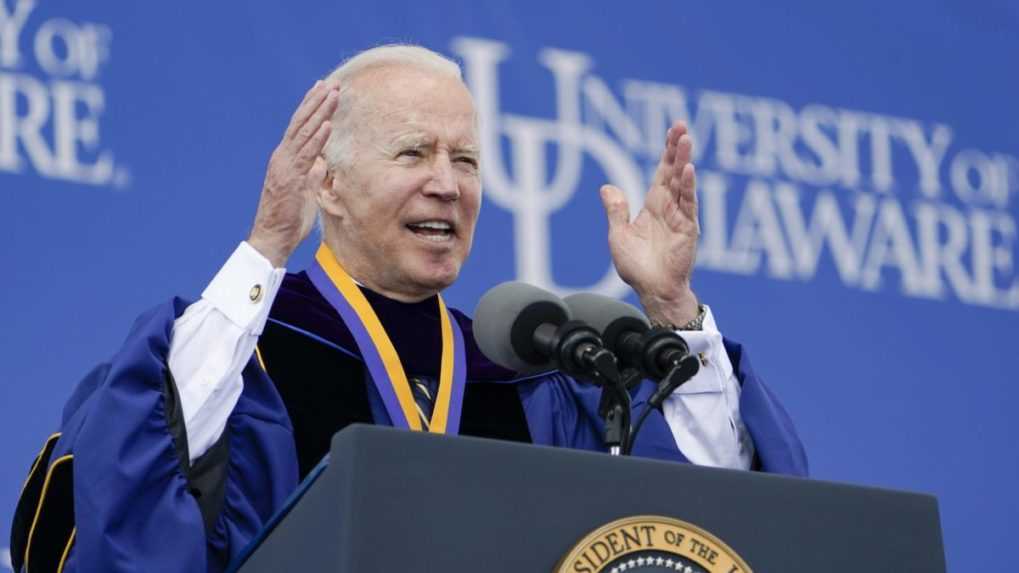 FBI prehľadávala univerzitu, kde študoval Biden