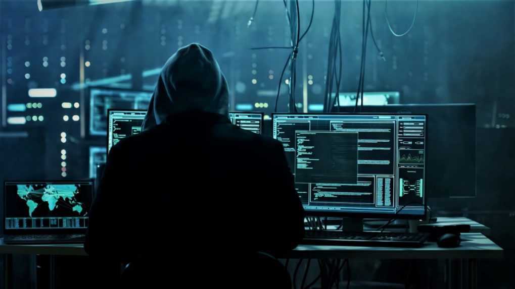 V Petrohrade pátrajú po hackeroch, v múzeu informovali o zločinoch v meste Buča