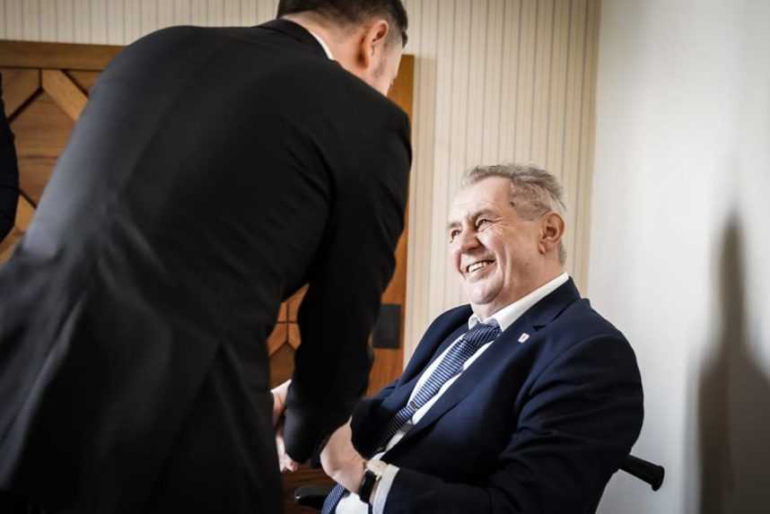 Premiér sa rozlúčil s dosluhujúcim českým prezidentom Zemanom