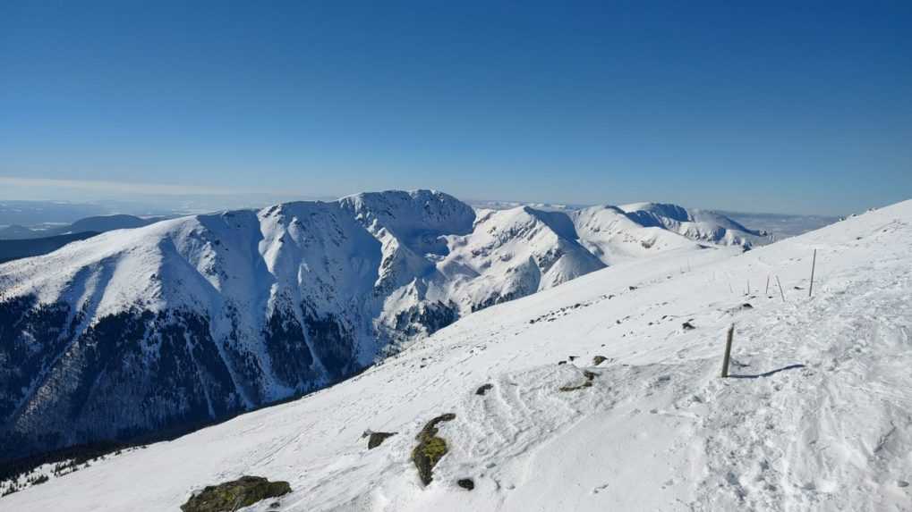 Pre všetky pohoria na Slovensku platí mierne lavínové nebezpečenstvo