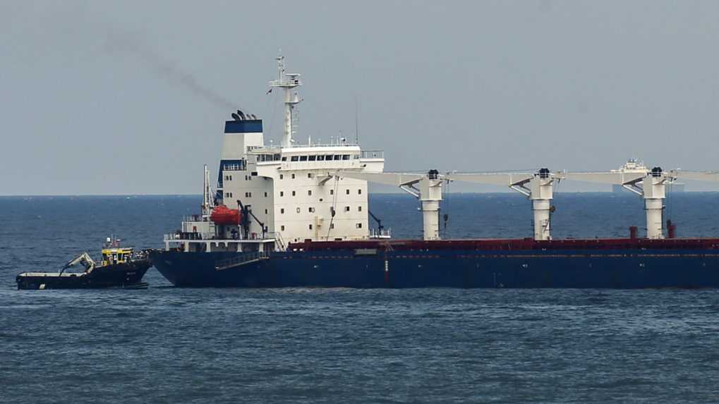 V ruskom čiernomorskom prístave sa rozlomila a následne potopila nákladná loď