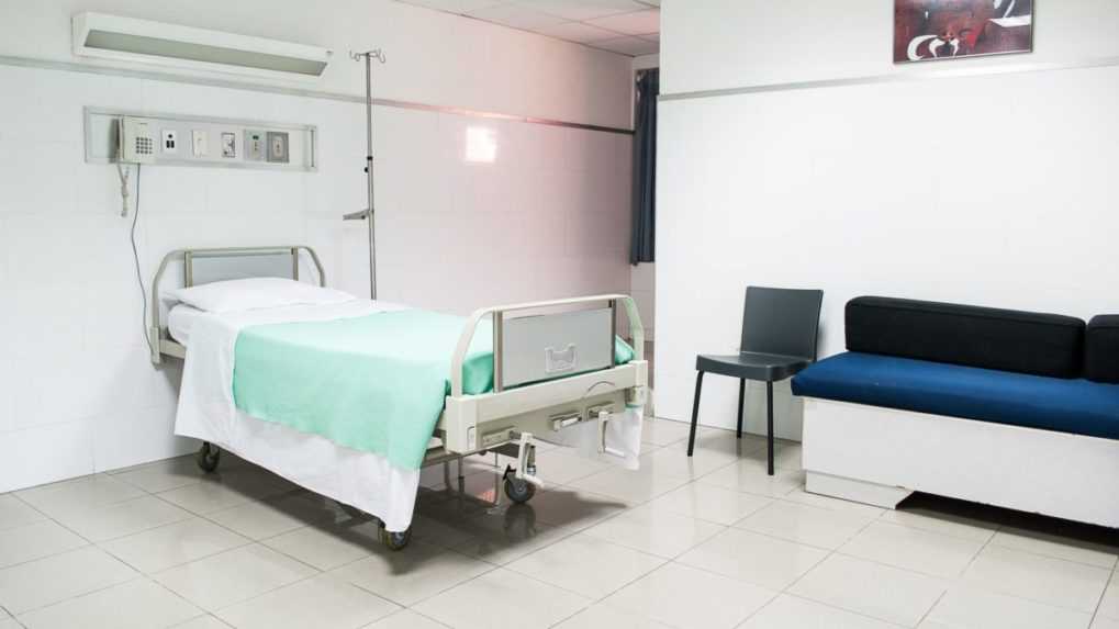 Maloletí pacienti by mohli mať právo na sprievod v nemocniciach
