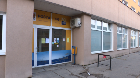Pobočka Slovenskej pošty na Holíčskej ulici v bratislavskej Petržalke.