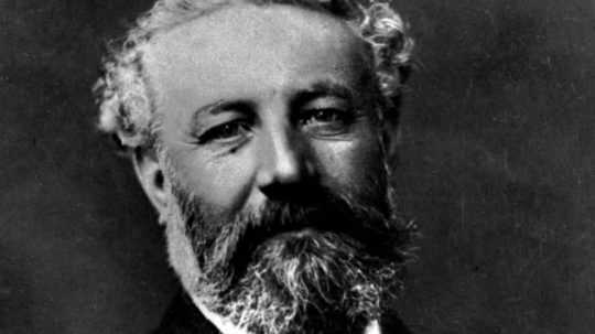 Na archívnej snímke francúzsky spisovateľ Jules Verne.