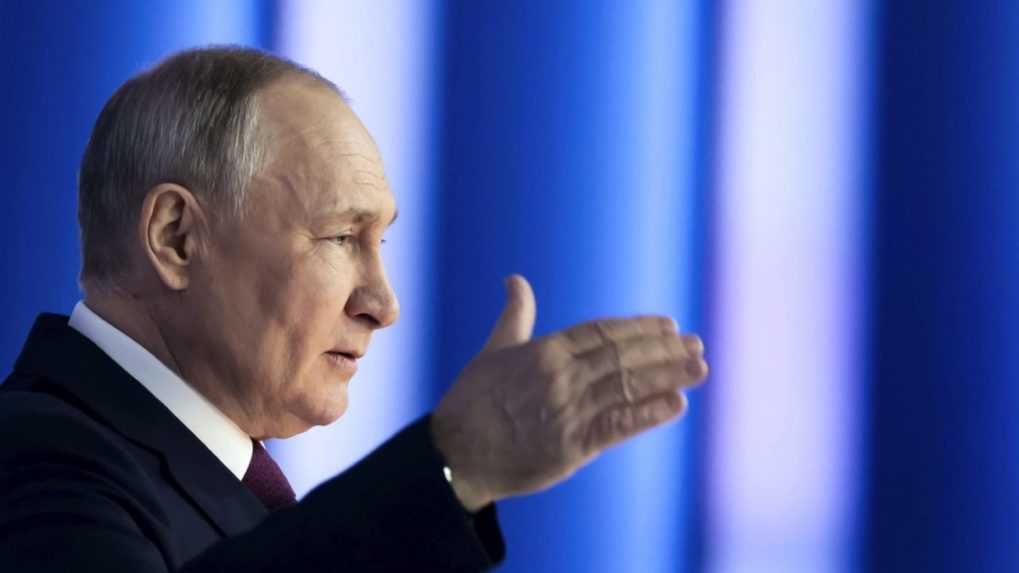 Putin dodávky zbraní na Ukrajinu označil za účasť na konflikte